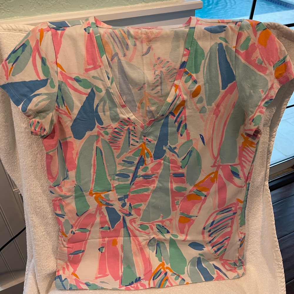 Lilly Pulitzer Sailboat Print Short-sleeve V-neck T-shirt, M